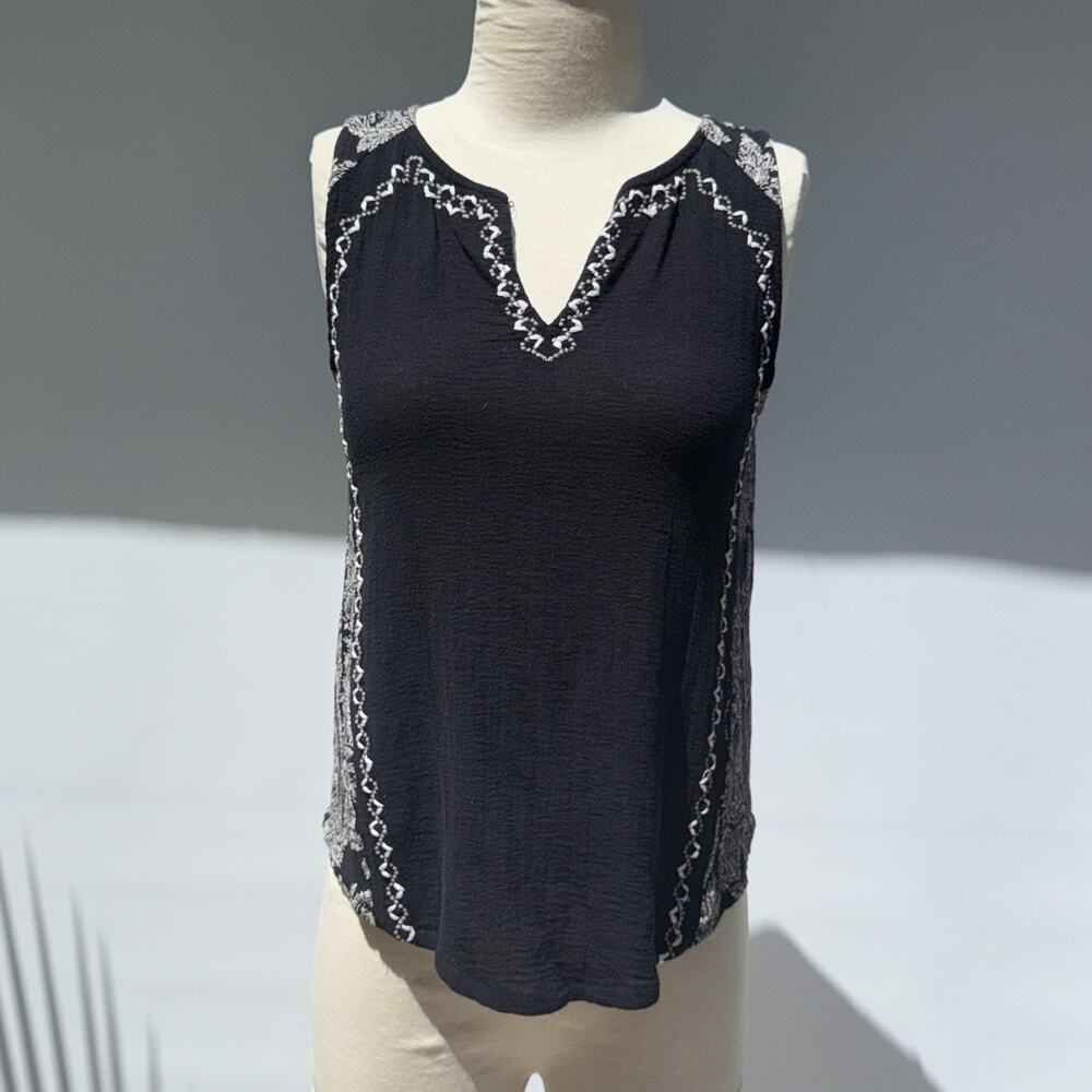 Lucky Brand Women's Black Embroidered Paisley V-Neck Short Sleeve Top Sz M